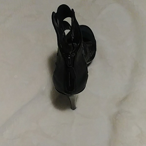 Shoes - Picture 3 of 4